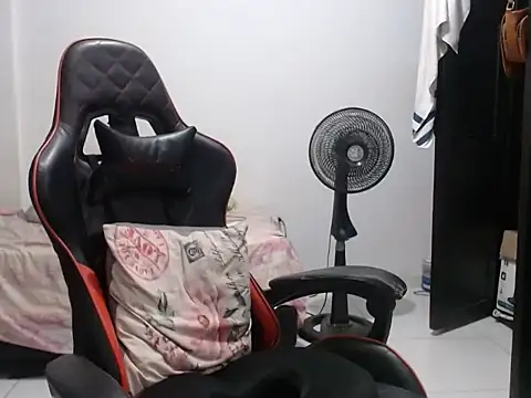 XXX chat uživo modela Adriana_0312