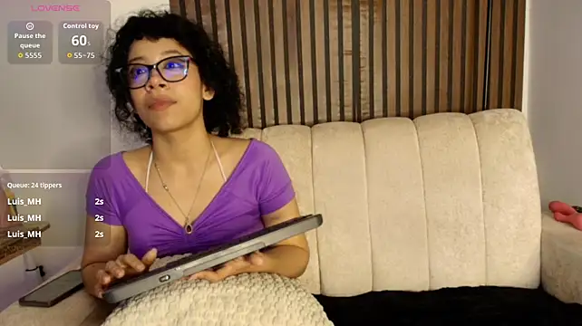 Laena_Castillo's Live XXX Chat