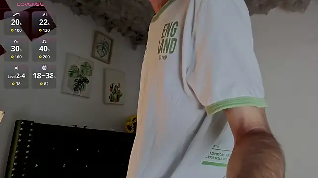 Adriann_voss 即時 XXX 聊天
