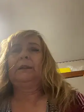 Irina2909@xh 即時 XXX 聊天