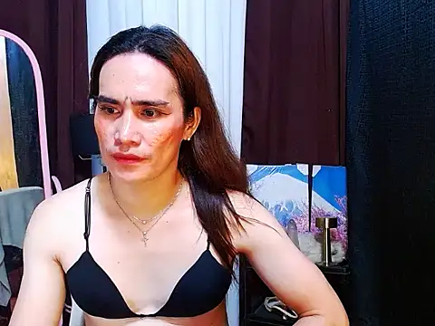 แชท XXX สดของ HornyKerujieTrans