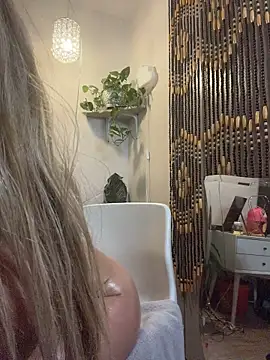 Živý XXX chat theetriniti