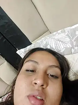 Czat XXX na żywo – Dini_23