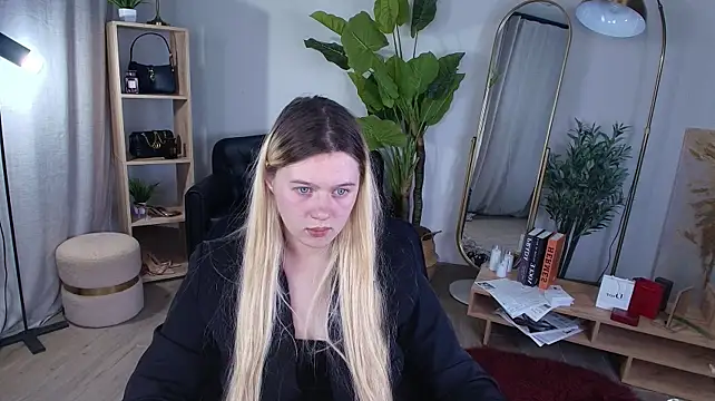 CelestineMauriac's Live XXX Chat