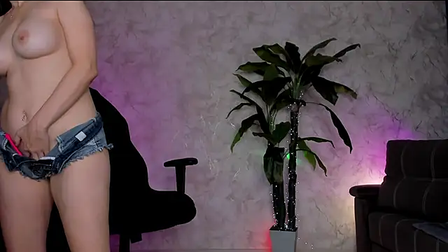 Emma7 XXX чат на живо