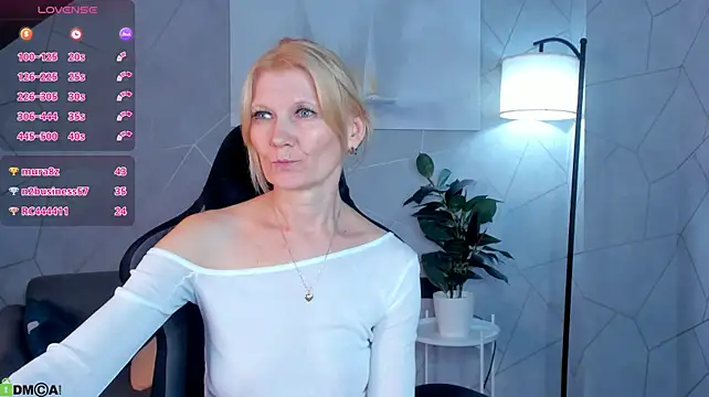 Julie_Lucas' Live XXX Chat