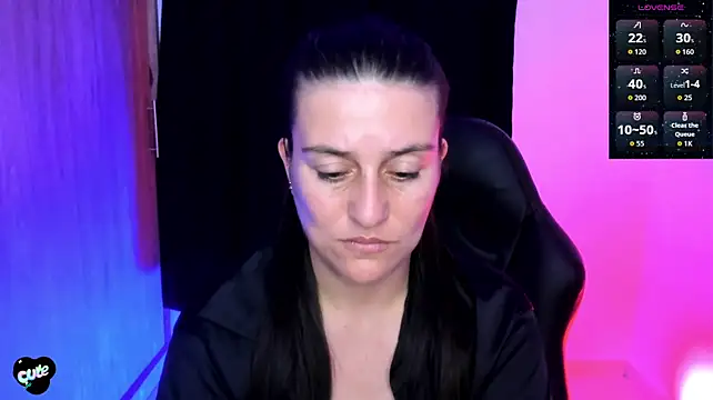 Saskyaa Adlı Modelin Canlı XXX Sohbeti