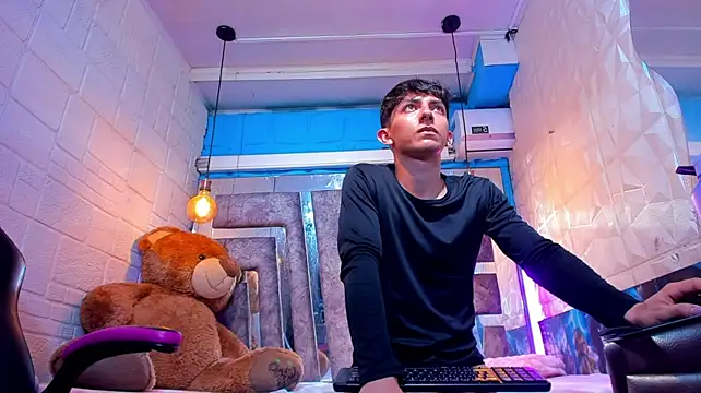 ElanGiraldo Live XXX-Chat