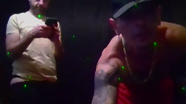 צ'אט XXX בשידור חי של NEWHUNGBOY