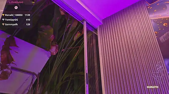 scarlette69's Live XXX Chat