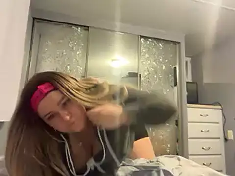 idkletsavoideverything's Live XXX Chat