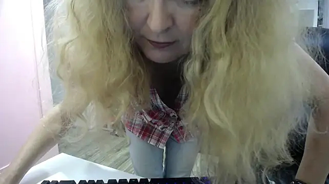Helen1974's Live XXX Chat