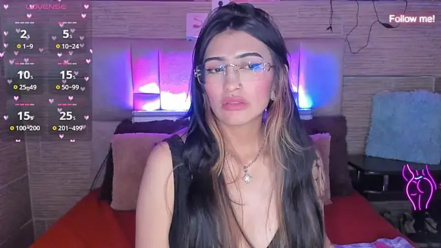 צ'אט XXX בשידור חי של mia_devine_