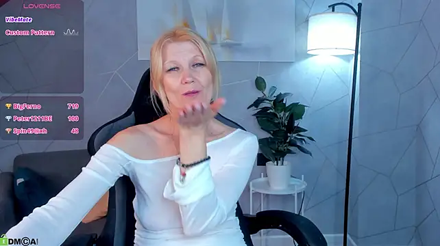 Czat XXX na żywo – Julie_Lucas