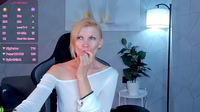 Julie_Lucas' Live XXX Chat