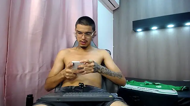 Tayson_Hot élő XXX-chatje