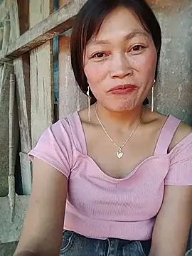 Buong-binh Adlı Modelin Canlı XXX Sohbeti