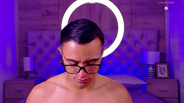 LiamDeeps' Live XXX Chat