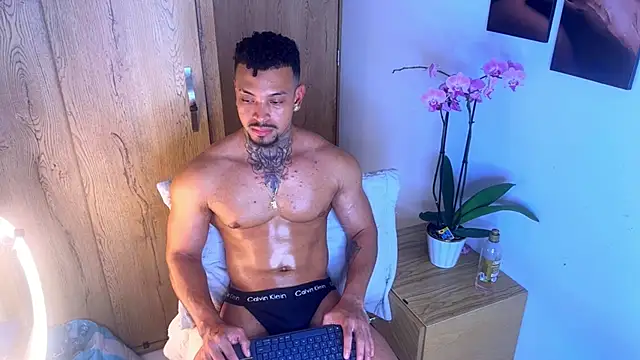 Stiven_collins Chat XXX in diretta