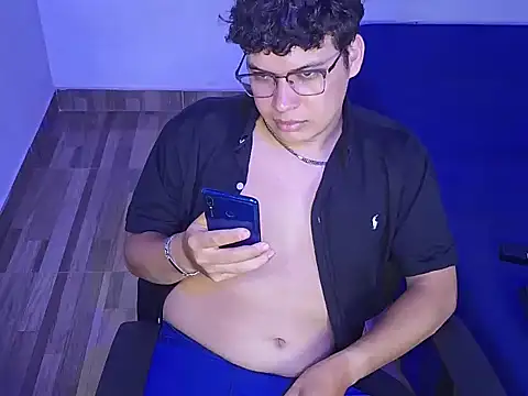 LiamRoi XXX чат на живо