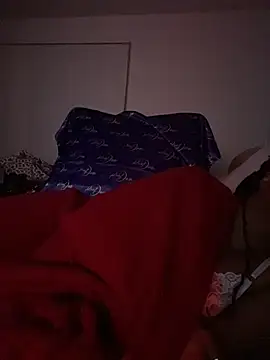צ'אט XXX בשידור חי של reecieofficial
