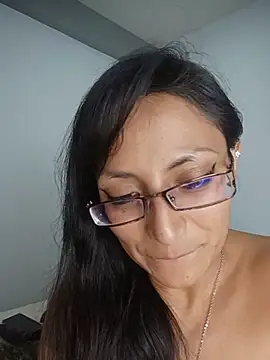 LucyCherry69 Chat XXX in diretta