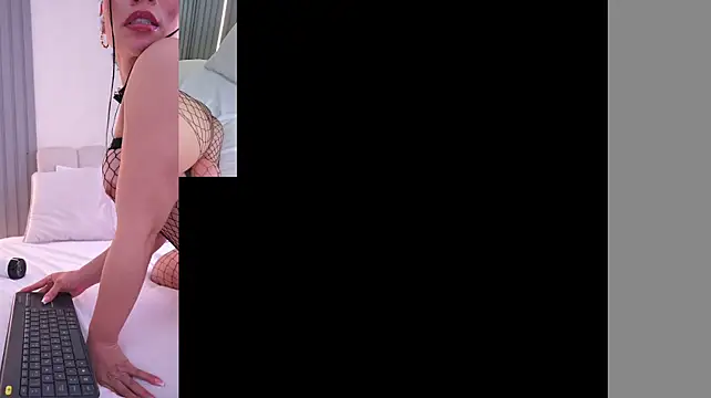 angiee_roses' Live Chat Room
