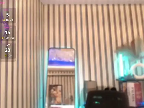 Chat +18 de KattieFlirty ao vivo