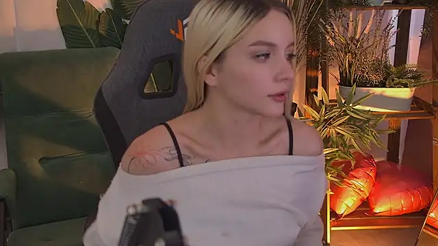 AuroraWrenfield's Live XXX Chat