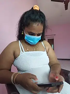 TamilPonnuJeevitha Adlı Modelin Canlı XXX Sohbeti