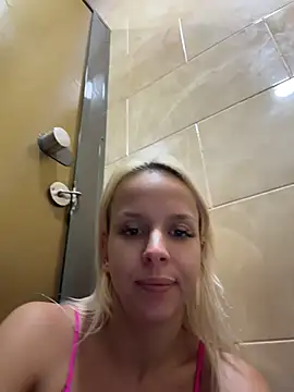 XXX chat uživo modela LikaCat