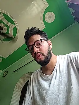 Handsome_guy_ Show in webcam