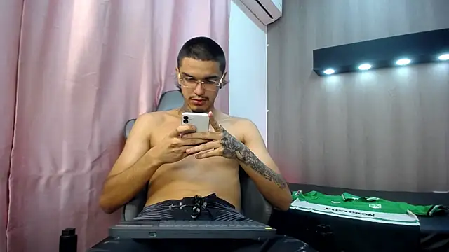 XXX chat uživo modela Tayson_Hot