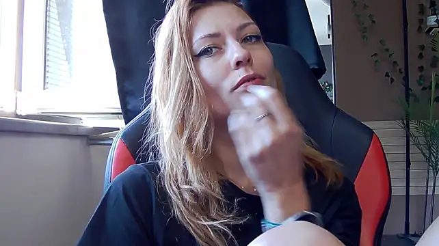 karo123421 Chat XXX live