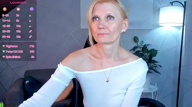 Julie_Lucas Chat XXX in diretta