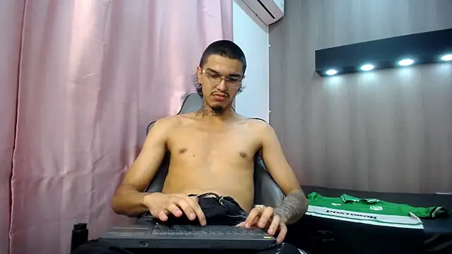 Tayson_Hot লাইভ XXX চ্যাট