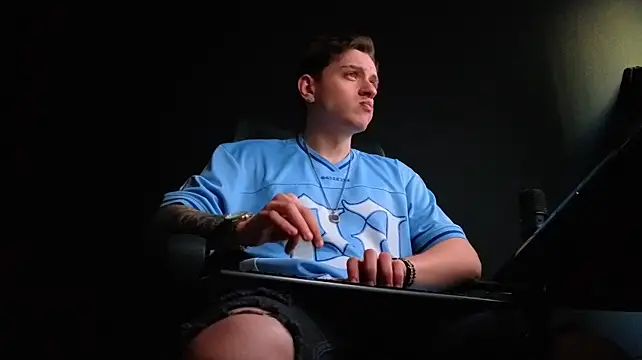Živý XXX chat FelixStarkk