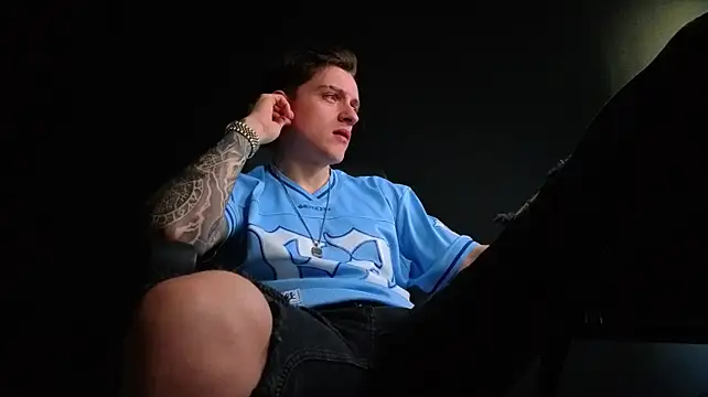 FelixStarkk élő XXX-chatje