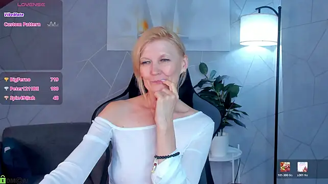 Julie_Lucas Live XXX-Chat