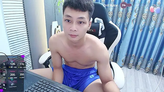 Naughty___asian Adlı Modelin Canlı XXX Sohbeti