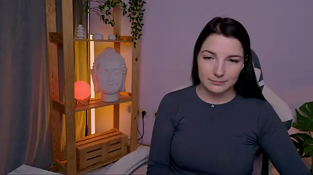 AliceChanel Adlı Modelin Canlı XXX Sohbeti