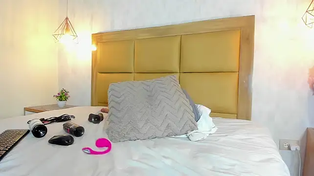 XXX chat uživo modela KEIMIRICCI