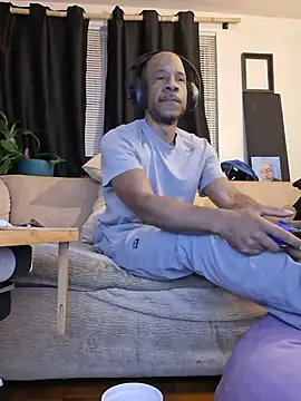 MrDaddyBbSnake's Live XXX Chat
