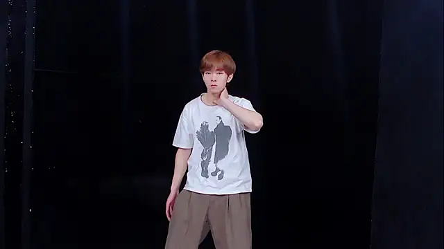 KOboys-818のライブXXXチャット