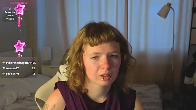 Chat +18 de VioletDesiree ao vivo