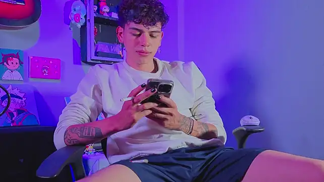 Chat +18 de MikeyKuro ao vivo