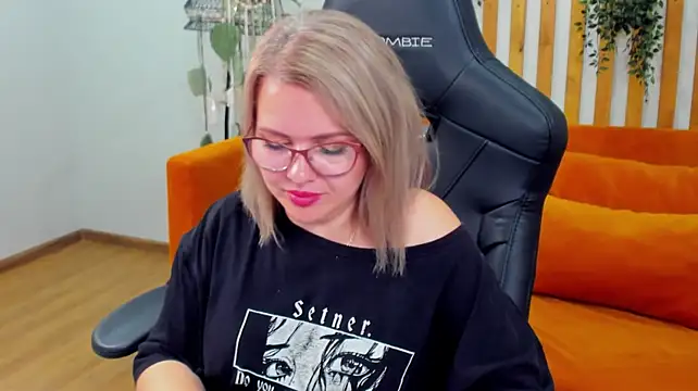 AdeleRavelle Adlı Modelin Canlı XXX Sohbeti