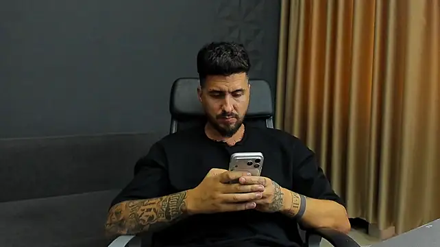 Онлайн чат XXX LoganStroud
