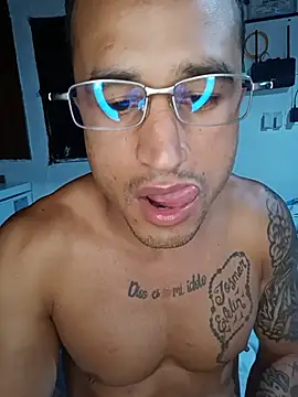 Chatroom XXX en direct de Fitneehot