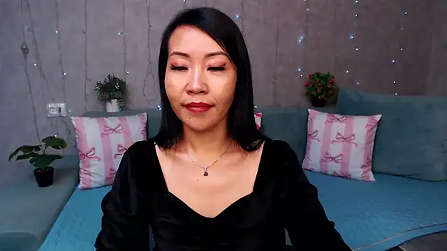 LiaPak's Live XXX Chat